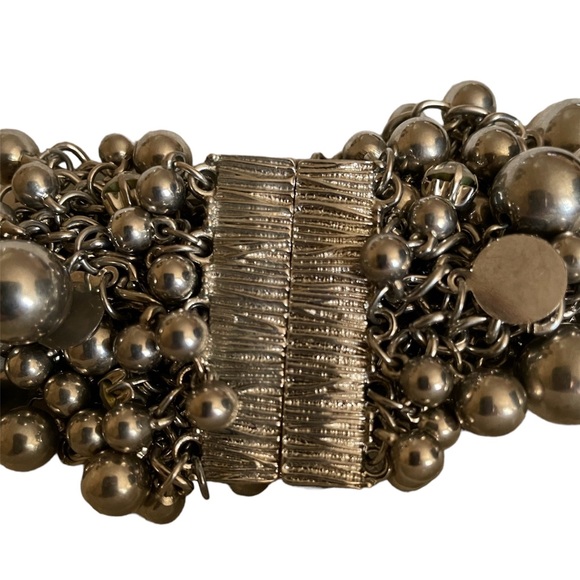 Tracy, Lynn chunky magnetic bracelet - Picture 3 of 11